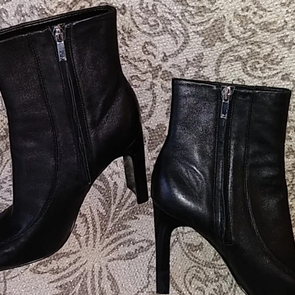 Marc Fisher Side Zipper Black Display Bootie 10M - Picture 3 of 8